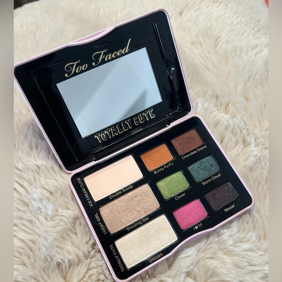 Too Faced Totally Cute Eyeshadow Palette - Signed by Co founder Jerrod Blandino - Picture 5 of 8